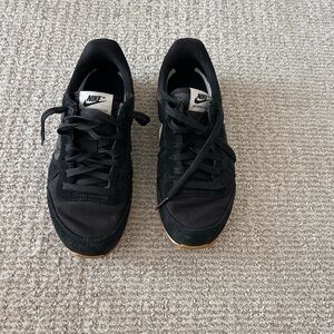 Nike Women’s Black Internationalist Shoes